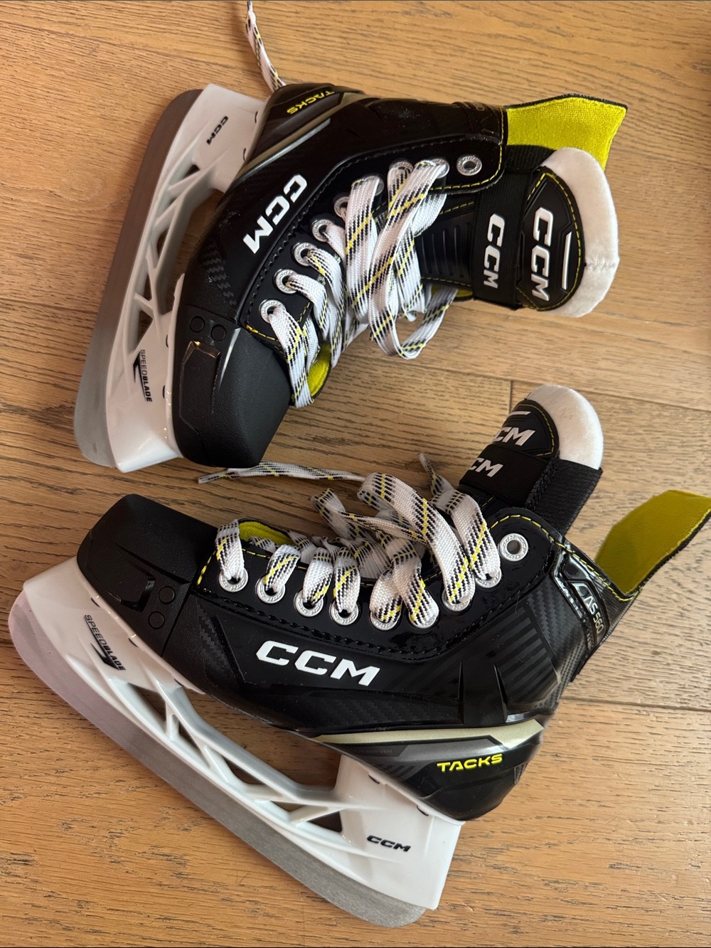 New CCM Tacks AS-560 ice hockey skates size 2